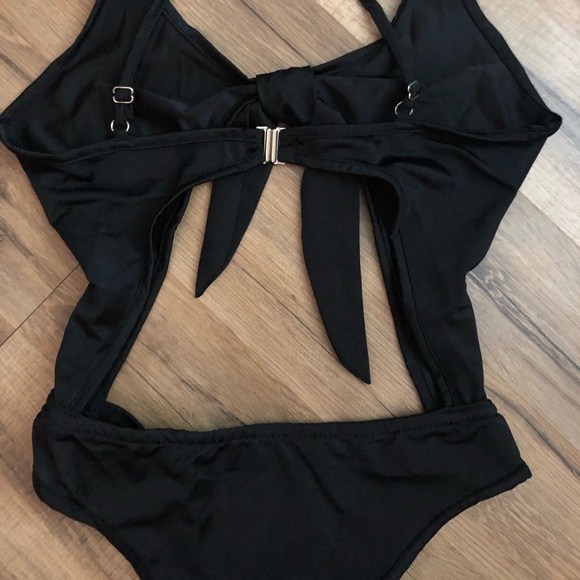 ❤️1 piece bathing suit - Picture 4 of 7